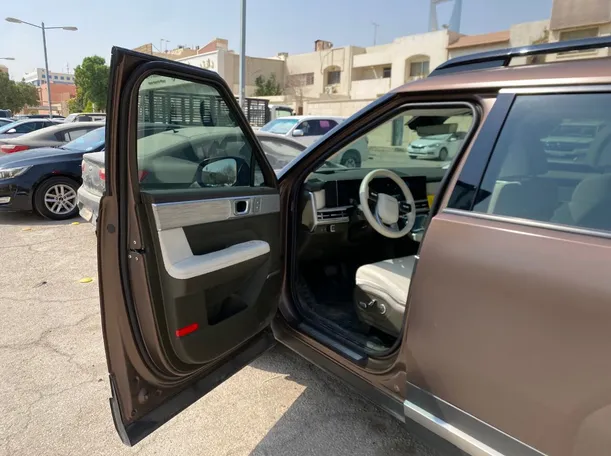 Car image 10