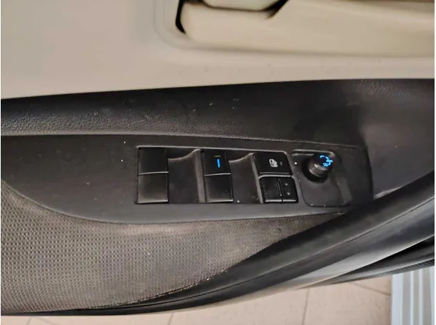 Car image 38