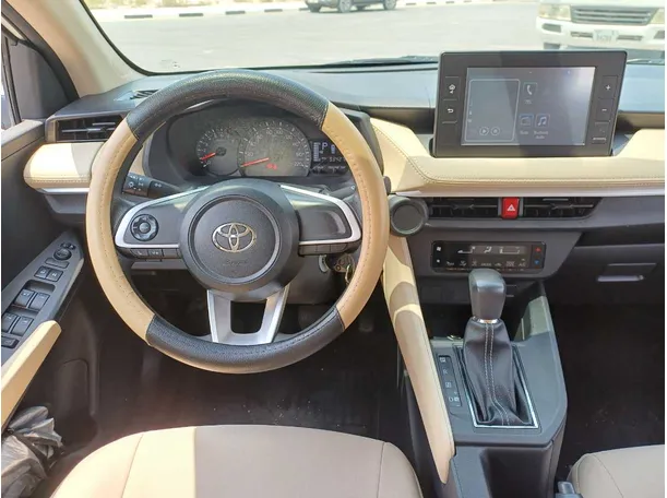 Car image 17
