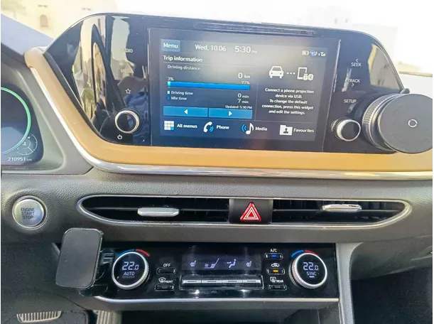 Car image 24