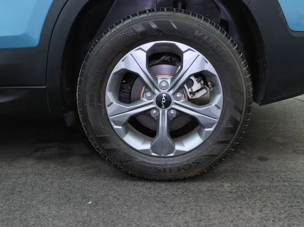 Car image 7