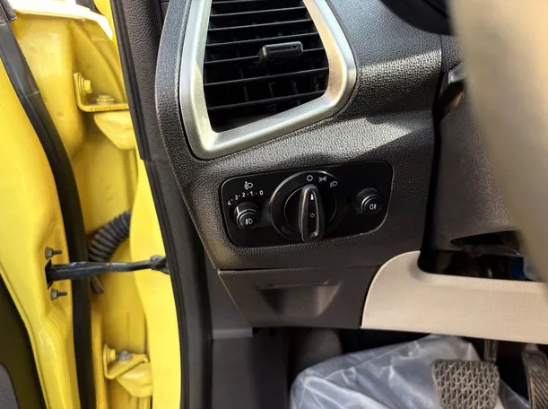 Car image 24