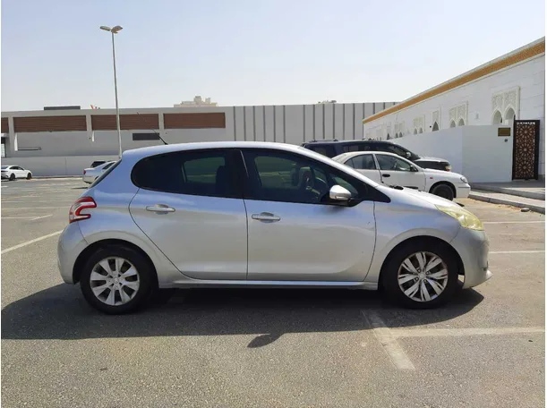 Car image 8