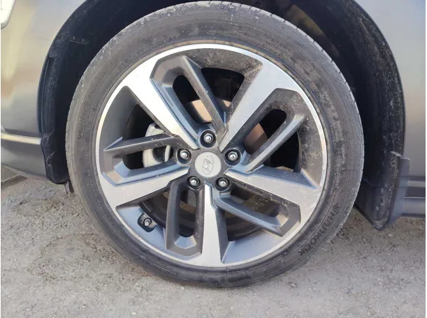 Car image 10