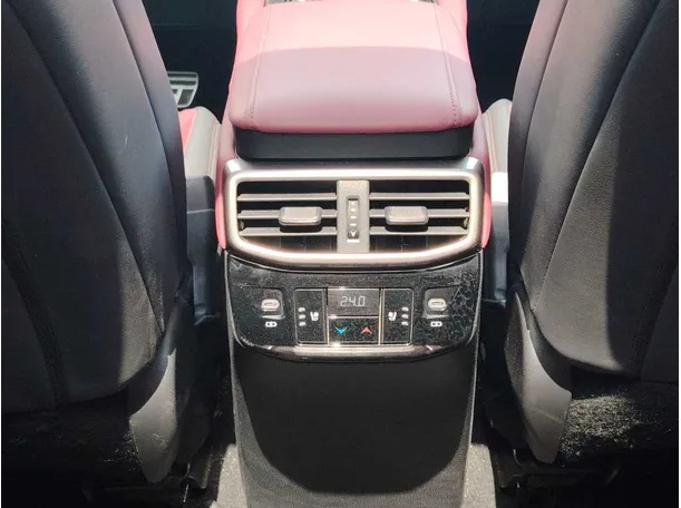 Car image 33