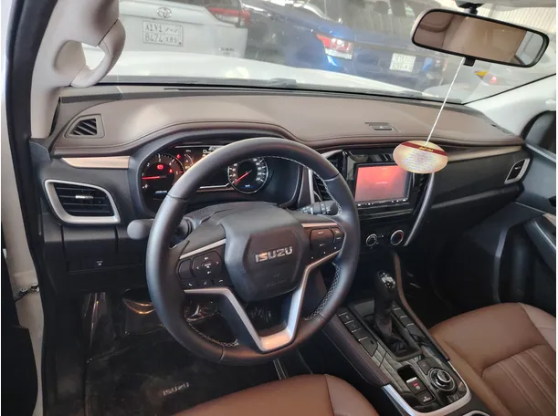 Car image 16