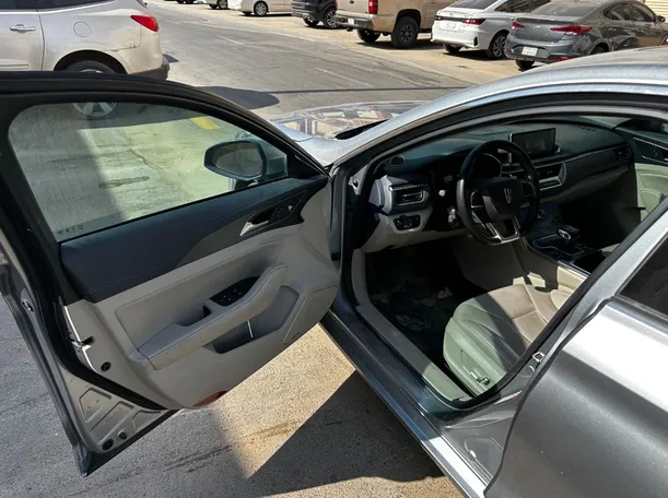 Car image 11