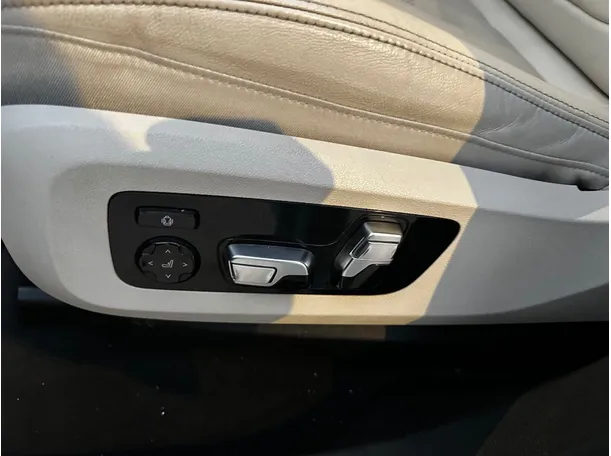 Car image 29