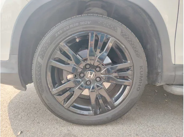 Car image 9