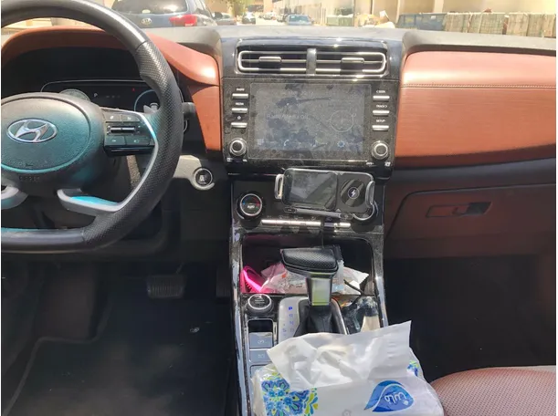 Car image 18
