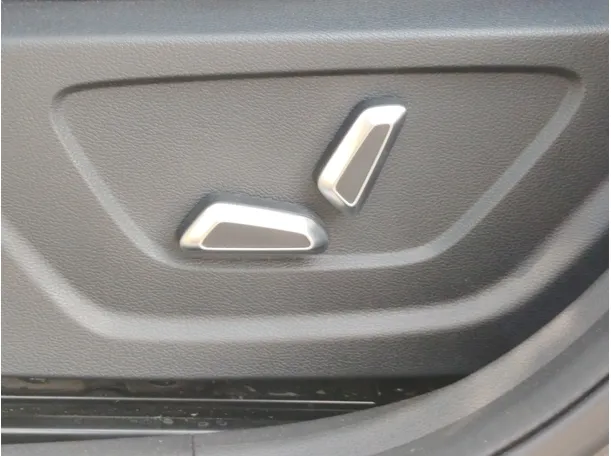 Car image 34