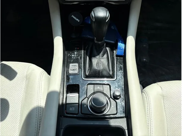 Car image 19