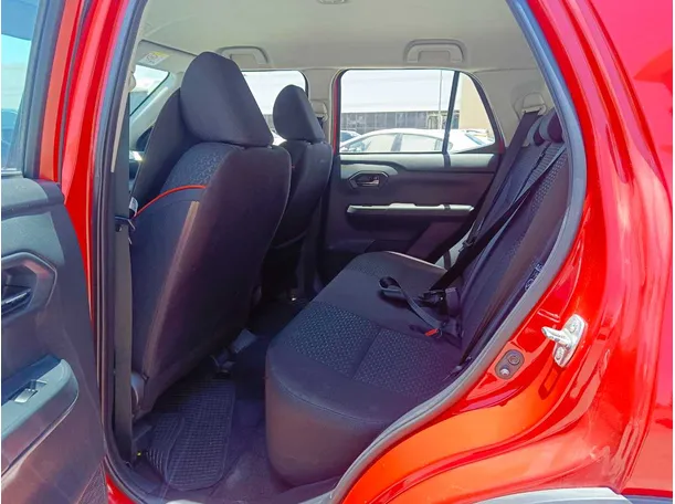 Car image 17