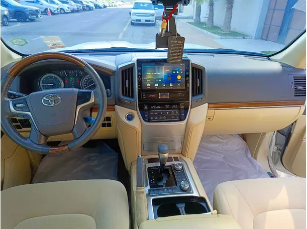 Car image 23