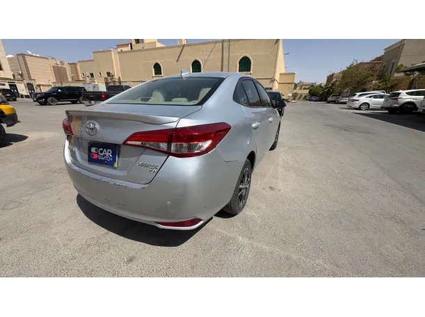 Car image 5