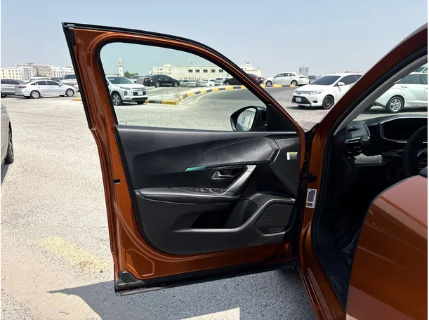Car image 10