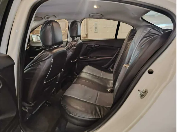 Car image 18