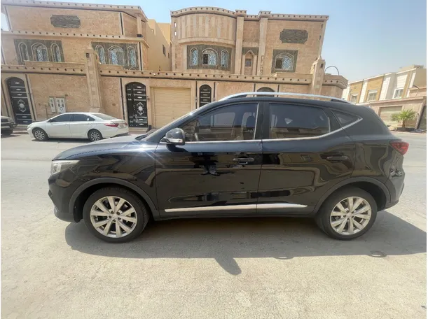 Car image 8