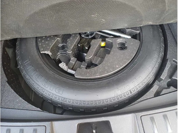 Car image 20