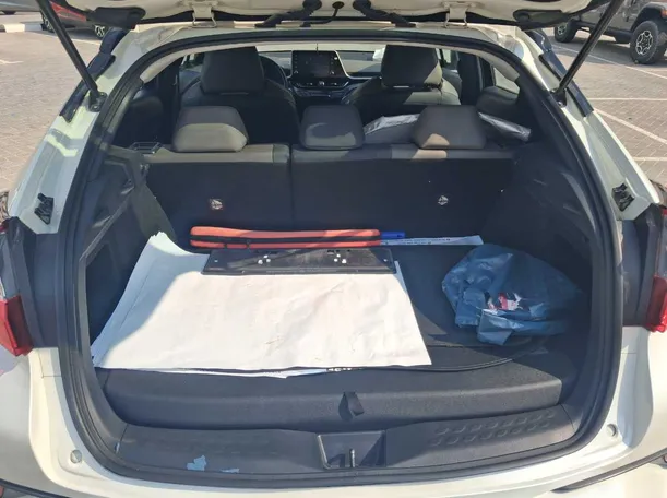 Car image 18