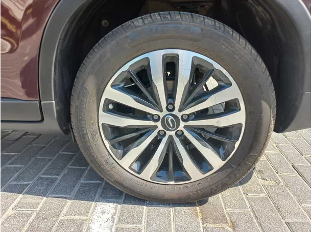 Car image 9