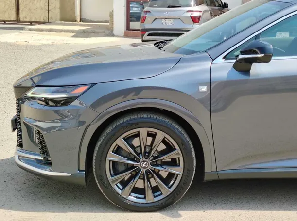 Car image 9