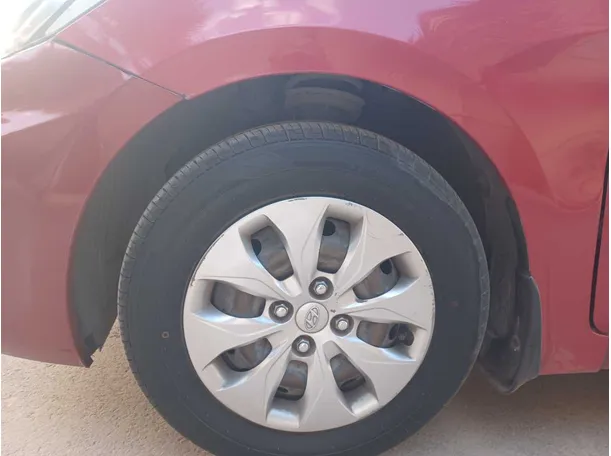 Car image 9