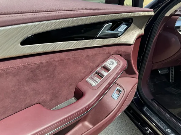 Car image 26