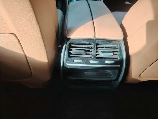 Car image 40