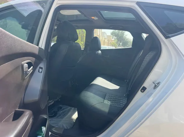 Car image 13