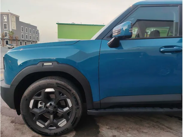 Car image 9