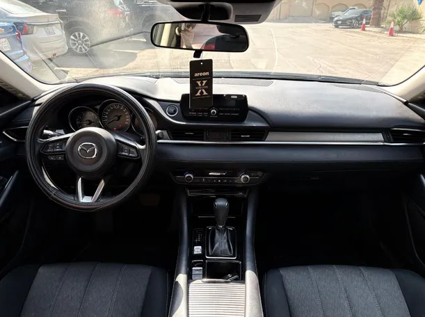Car image 18
