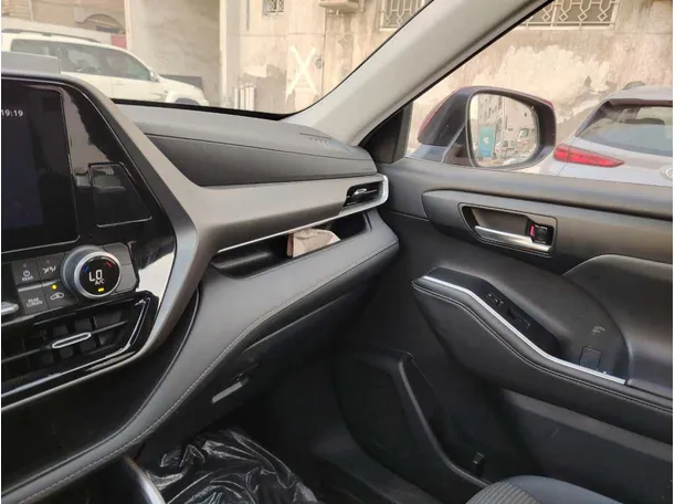 Car image 33
