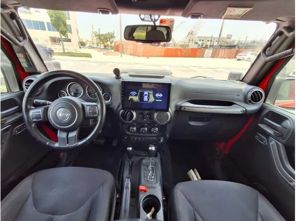 Car image 14