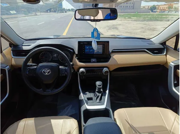 Car image 20