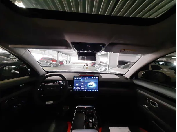 Car image 14