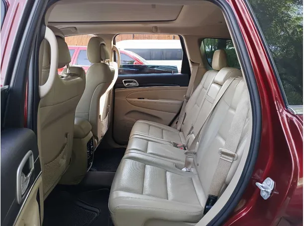 Car image 13