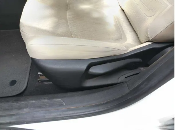 Car image 36
