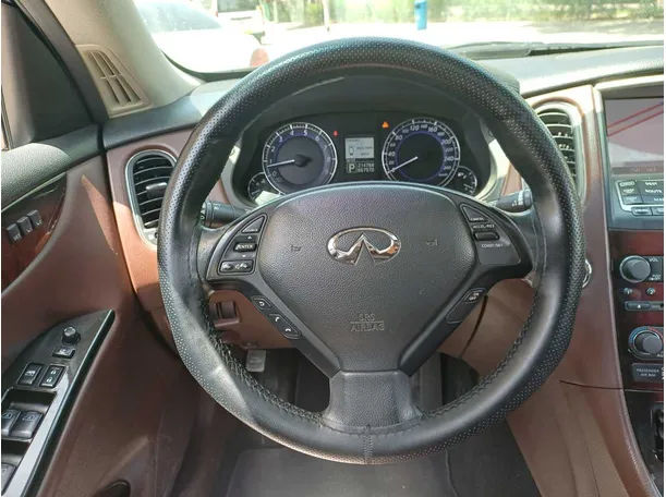 Car image 18
