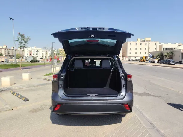 Car image 26