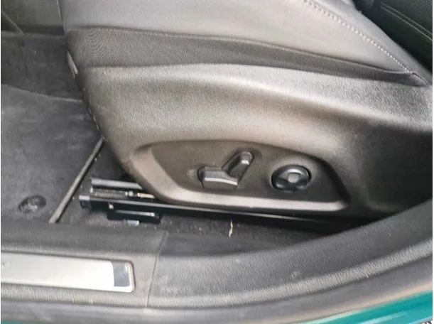 Car image 22