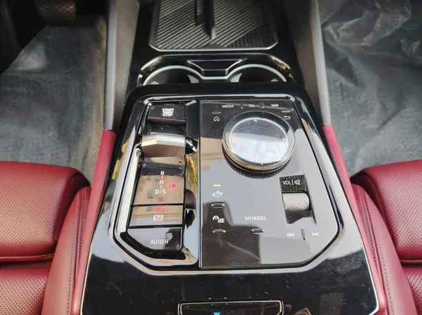 Car image 19