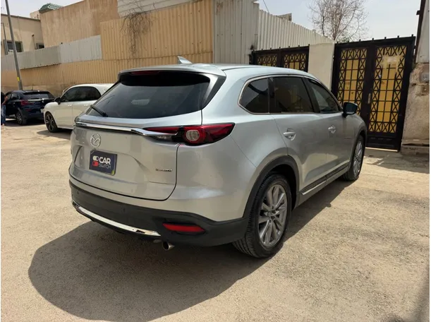 Car image 5