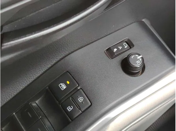 Car image 33