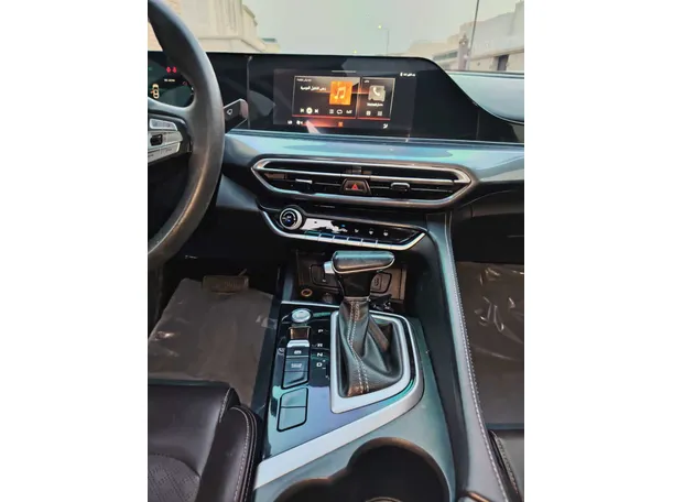 Car image 19