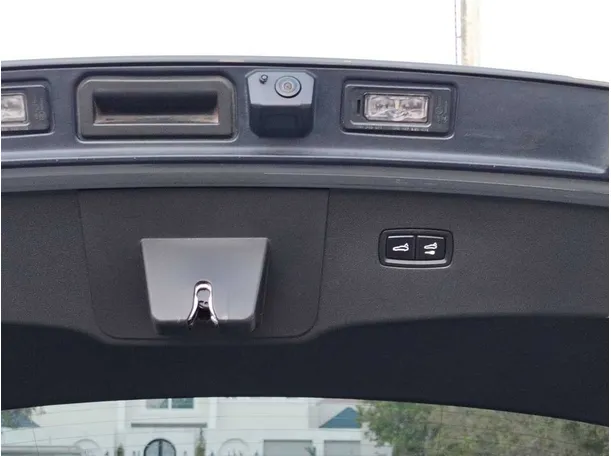 Car image 32