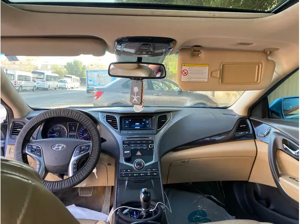 Car image 15