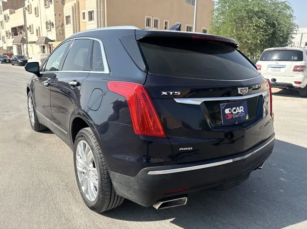 Car image 7