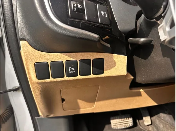 Car image 24