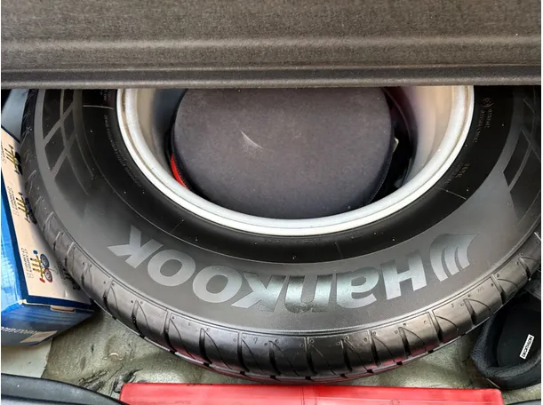 Car image 27